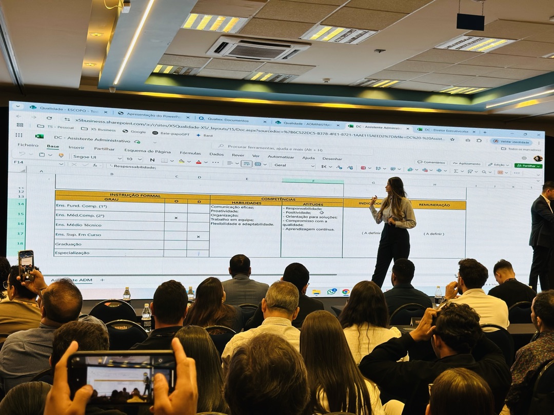Tainá Santana em aula ao vivo para empresários